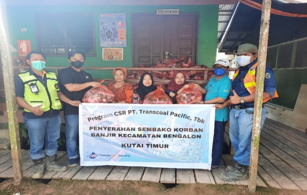PT Transcoal Pacific Tbk Turut Berpartisipasi Bantu Warga Terdampak Banjir Bengalon